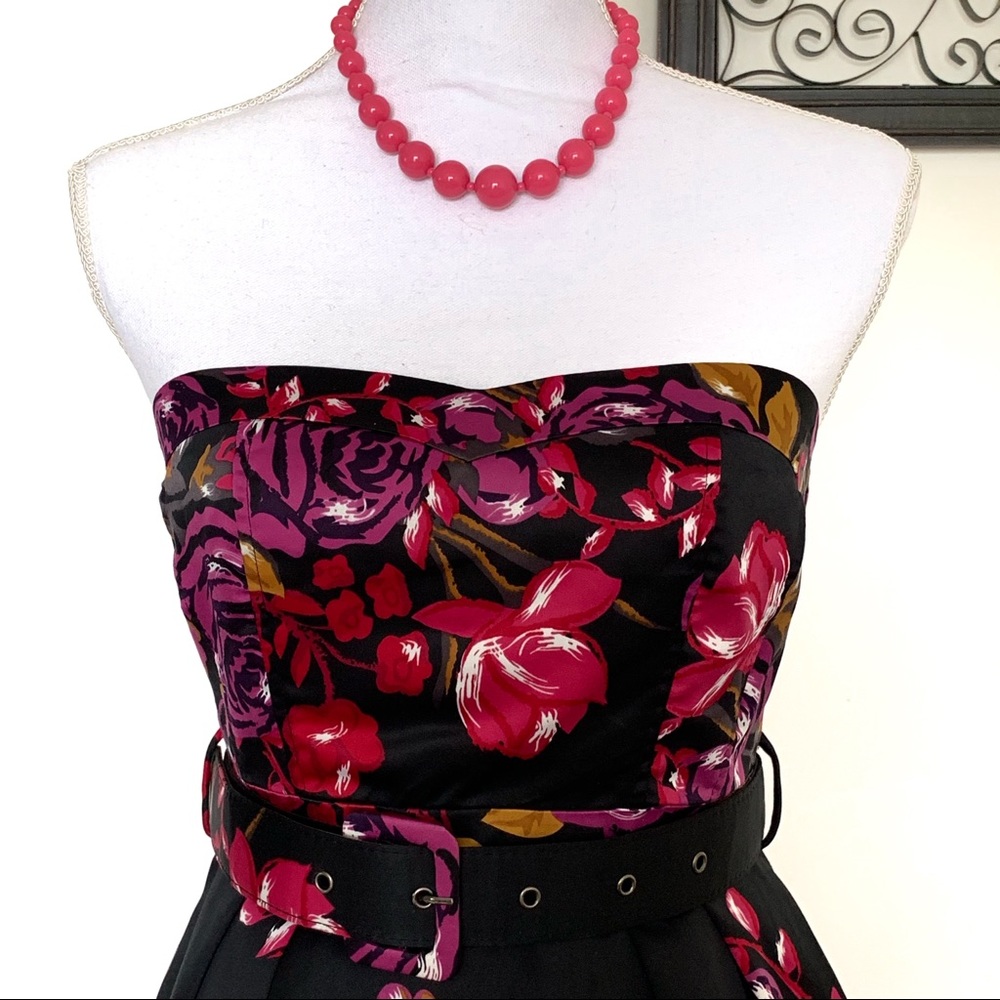BEAUTIFUL STRAPLESS DRESS WITH ROSES - Picture 2 of 7